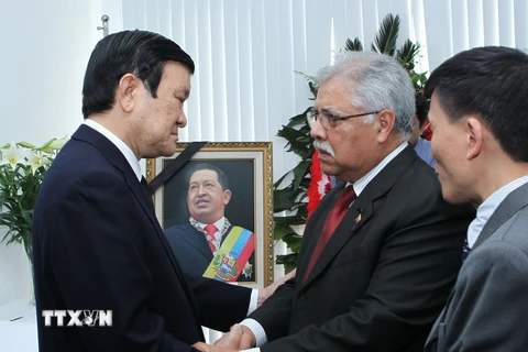 Tưởng niệm 2 năm ngày mất của Tổng thống Hugo Chavez tại Hà Nội