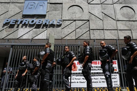 Chính trường Brazil tiếp tục rung chuyển vì bê bối Petrobras