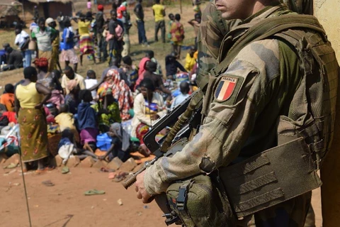Điều tra vụ bê bối lính Pháp lạm dụng tình dục trẻ em ở Trung Phi