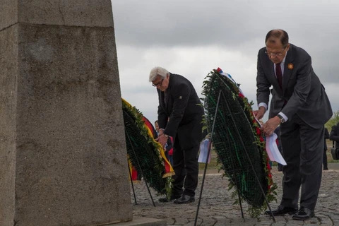 Ngoại trưởng Đức đặt vòng hoa tưởng niệm chiến thắng Stalingrad