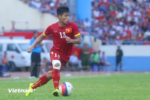 Hậu vệ Tấn Tài buộc phải nói lời chia tay SEA Games 28 do chấn thương. (Ảnh: Minh Chiến/Vietnam+)