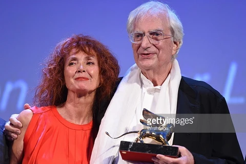 Đạo diễn Bertrand Tavernier nhận giải Sư tử vàng. (Ảnh: Getty Images)