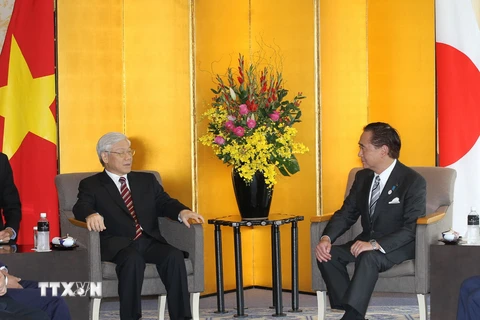 Tổng Bí thư Nguyễn Phú Trọng gặp Thống đốc tỉnh Kanagawa Kuroiwa Yuji. (Ảnh: Trí Dũng/TTXVN)