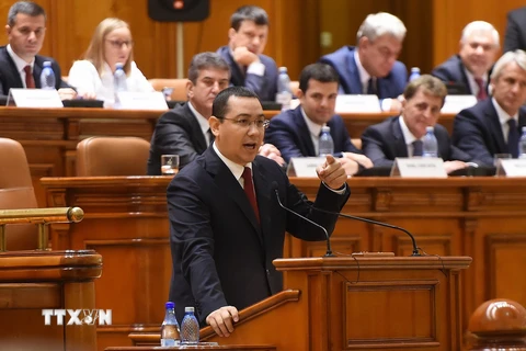 Thủ tướng Victor Ponta phát biểu sau cuộc bỏ phiếu tại Quốc hội. (Ảnh: AFP/TTXVN)