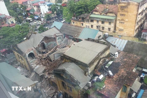 Ngôi nhà cổ 107 Trần Hưng Đạo bị sập. (Ảnh: TTXVN)