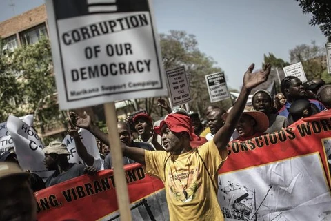 Người biểu tình kêu gọi chống tham nhũng tại thủ đô Pretoria, Nam Phi. (Ảnh: AFP)
