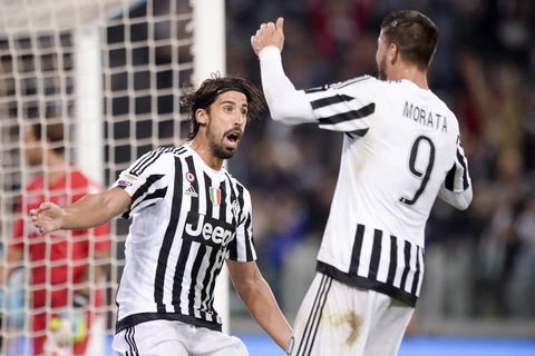 Sami Khedira và Alvaro Morata giúp Juve giành chiến thắng 3-1 trước Bologna. (Nguồn: gazzetta.it)