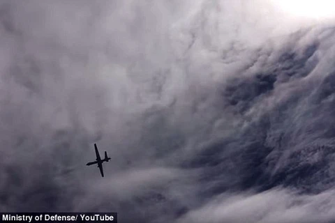 Máy bay Nga bay sát drone của Mỹ. (Nguồn: Bộ Quốc phòng Nga)