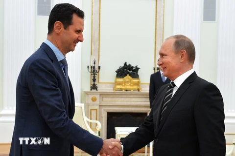 Tổng thống Nga Vladimir Putin và Tổng thống Syria Bashar al-Assad tại cuộc gặp ở Moskva. (Ảnh: AFP/TTXVN)