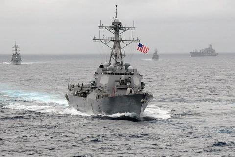 Tàu khu trục Mỹ USS Lassen thực hiện tuần tra trong khu vực 12 hải lý quanh đảo nhân tạo mà Trung Quốc xây dựng trái phép trên khu vực Biển Đông của Việt Nam. (Ảnh: atimes)