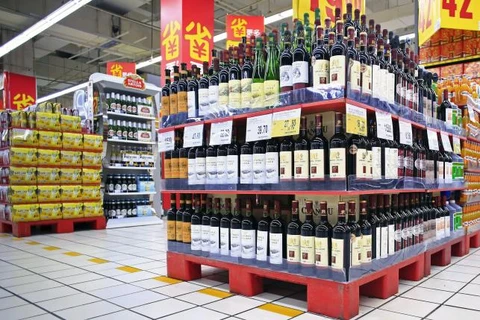Rượu được bày bán trong một siêu thị tai Thượng Hải, Trung Quốc. (Ảnh: Reuters)