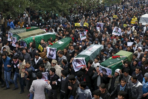 Người biểu tình tại thủ đô Kabul phản đối vụ hành quyết 7 người Shiite Hazara. (Ảnh: Reuters)