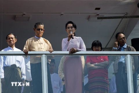 Bà San Suu Kyi - lãnh đạo của đảng NLD - phát biểu ở Yangon, Myanmar ngày 9/11. (Ảnh: AFP/TTXVN)