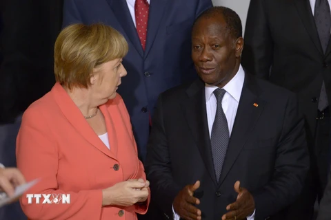 Thủ tướng Đức Angela Merkel và Tổng thống Côte d'Ivoire Alassane Ouattara tại hội nghị. (Ảnh: AFP/TTXVN)