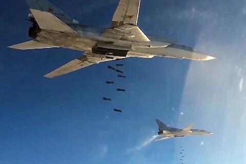 Máy bay ném bom chiến lược của Nga ném bom IS. (Nguồn: Sputnik)