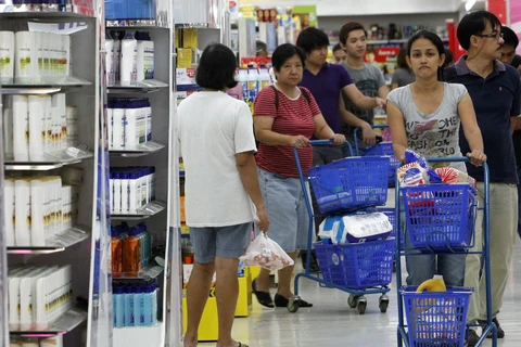 Người dân Philippines mua sắm tại siêu thị. (Nguồn: mmbiztoday.com)