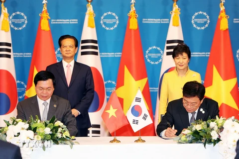 Lễ ký Bản thỏa thuận kết thúc đàm phán FTA Việt Nam-Hàn Quốc. (Ảnh: Đức Tám/TTXVN)