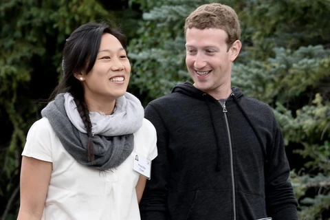 Giám đốc Facebook Mark Zuckerberg cùng vợ là Priscilla Chan. (Nguồn: European Pressphoto Agency)