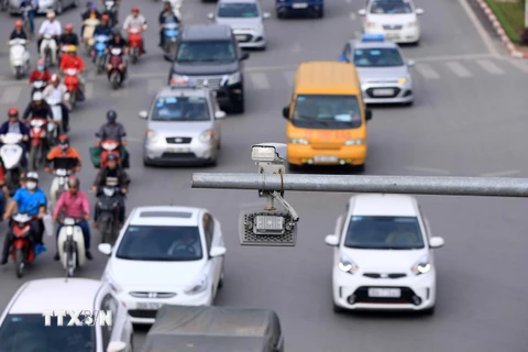 Hệ thống camer lắp đặt trên nhiều tuyến phố của thủ đô Hà Nội. (Ảnh: TTXVN)