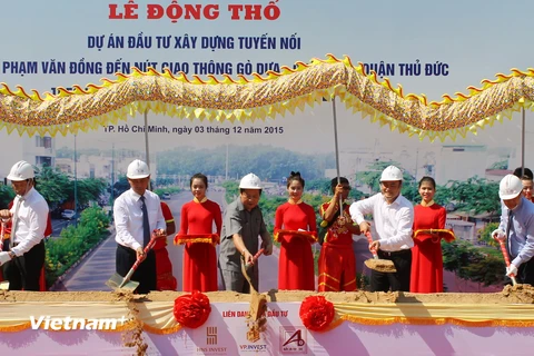 Lễ động thổ dự án đường nối Phạm Văn Đồng với nút giao Gò Dưa-Quốc lộ 1. (Ảnh: Xuân Tình/Vietnam+)