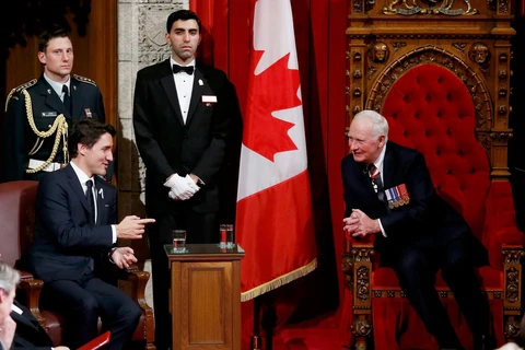Toàn quyền Canada David Johnston (phải) và Thủ tướng Justin Trudeau. (Ảnh: Reuters)