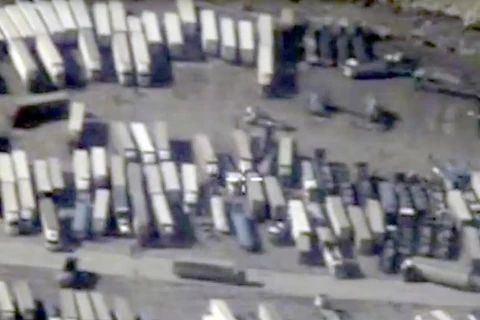 Các xe bồn chở dầu tại khu vực biên giới Syria-Thổ Nhĩ Kỳ. (Nguồn: Bộ Quốc phòng Nga)
