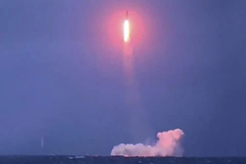 Tên lửa đạn đạo liên lục địa Sineva phóng đi từ tàu ngầm hạt nhân. (Nguồn: Bộ Quốc phòng Nga)