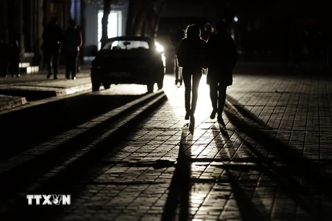 Quang cảnh đường phố ở Crimea trong thời gian xảy ra mất điện trên diện rộng ngày 22/11. (Ảnh: AFP/TTXVN) 