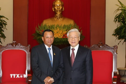 Tổng Bí thư Nguyễn Phú Trọng tiếp Chủ tịch Thượng viện Campuchia Xay Chhum. (Ảnh: TTXVN)