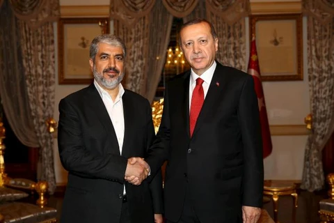 Tổng thống Thổ Nhĩ Kỳ Tayyip Erdogan tiếp thủ lĩnh phong trào Hamas Khaled Meshaal. (Ảnh: Reuters)
