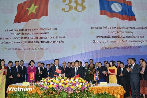 Lễ ký ​hợp đồng tín dụng cho Dự án Thủy điện Nặm-mô 2 giữa Ngân hàng BIDV và Công ty TNHH Thủy điện Nặm-mô Việt Nam. (Ảnh: Phạm Kiên-Nguyễn Chiến/Vietnam+)