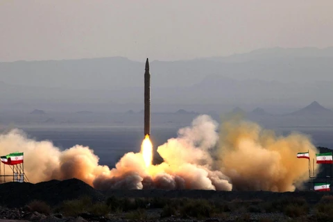Iran phóng thử tên lửa đất đối đất Qiam trong cuộc tập trận. (Ảnh: AFP)