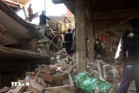 Một tòa nhà bị sập trong trận động đất ở Imphal, Ấn Độ ngày 4/1. (Ảnh: AFP/TTXVN)