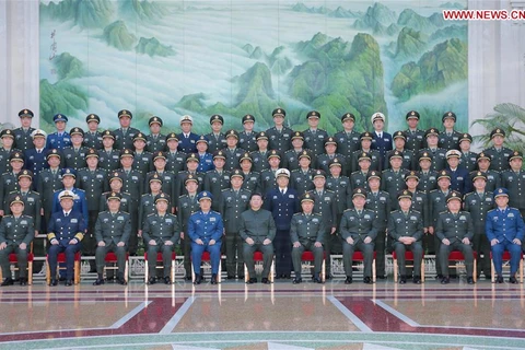 Chủ tịch Trung Quốc Tập Cận Bình chụp ảnh cùng lãnh đạo các cơ quan mới. (Ảnh: THX)