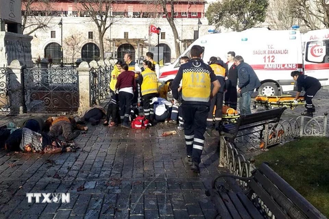 Hiện trường vụ đánh bom liều chết ở Istanbul, Thổ Nhĩ Kỳ. (Ảnh: AFP/TTXVN)