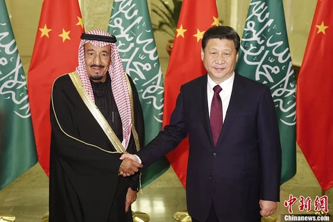 Chủ tịch Trung Quốc Tập Cận Bình và Quốc vương Saudi Arabia Abdulaziz Al Saud. (Ảnh: THX)