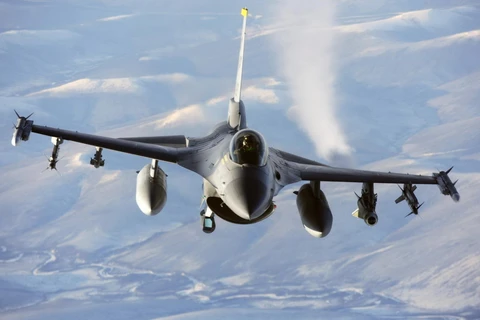 Máy bay chiến đấu của Mỹ tham gia không kích tại Syria. (Nguồn: defensetalk.com)