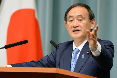 Chánh văn phòng Nội các Nhật Bản Yoshihide Suga thông báo dỡ bỏ lệnh trừng phạt Iran. (Nguồn: japantimes.co.jp)