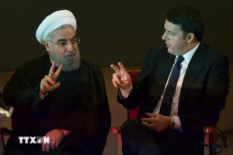 Thủ tướng Italy Matteo Renzi (phải) và Tổng thống Iran Hassan Rouhani trong cuộc gặp ở Rome. (Ảnh: AFP/TTXVN)