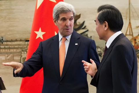 Ngoại trưởng Mỹ John Kerry và người đồng cấp Trung Quốc Vương Nghị. (Nguồn: washingtonpost.com)