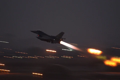Một chiếc máy bay F-16 cất cánh tại ​căn cứ ​không quân Incirlik của Thổ Nhĩ Kỳ. (Nguồn: AP)
