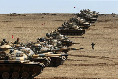 Xe tăng Thổ Nhĩ Kỳ gần biên giới với Syria. (Nguồn: businessinsider.co.id)