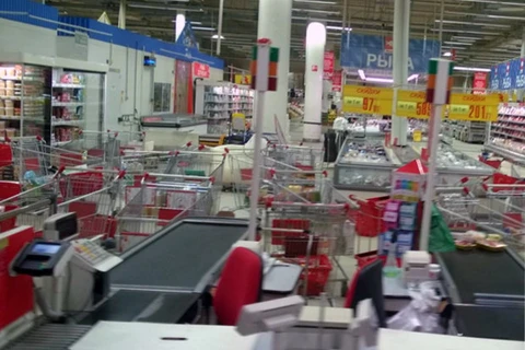 Các xe đẩy hàng trong một siêu thị ở Moskva nằm ngổn ngang sau khi người dân được lệnh sơ tán. (Nguồn: Instagram)