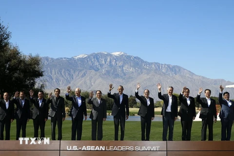 Các trưởng đoàn tham dự Hội nghị cấp cao đặc biệt ASEAN-Mỹ chụp ảnh chung. (Ảnh: Đức Tám/TTXVN)