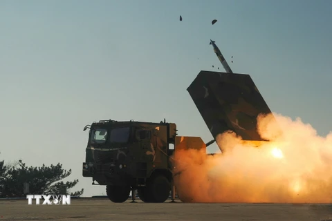 Hàn Quốc triển khai hệ thống đánh chặn tên lửa Chunmoo tại khu vực biên giới liên Triều. (Ảnh: YONHAP/TTXVN)