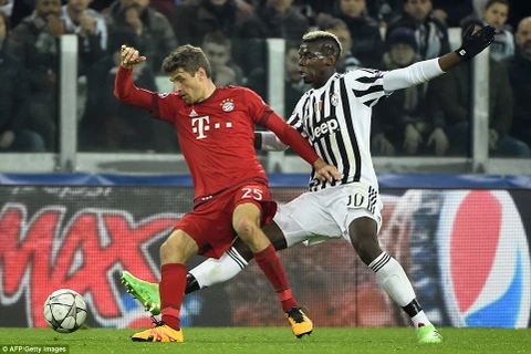 Các cầu thủ Juventus và Bayern Munich đã cống hiến cho khán gải trận cầu hay nhất vòng 1/8 Champions League. (Nguồn: dailymail.co.uk)