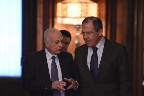 Ngoại trưởng Nga Sergei Lavrov và Tổng Thư ký AL Nabil Al-Araby. (Nguồn: THX)