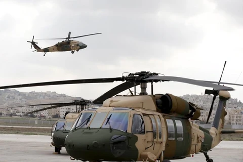 Các máy bay trực thăng Black Hawk mà Mỹ bàn giao cho Jordan. (Ảnh: Reuters)