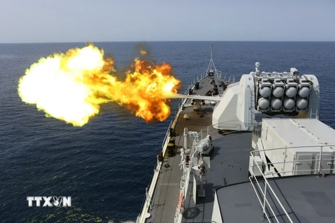 Tàu khu trục của hải quân Trung Quốc tham gia cuộc diễn tập. (Nguồn: THX/TTXVN)