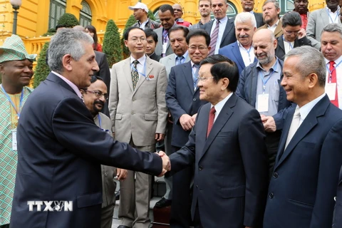 Chủ tịch nước Trương Tấn Sang tiếp Tổng thư ký Liên hiệp Công đoàn Thế giới George Mavrikos. (Ảnh: Nguyễn Khang/TTXVN)